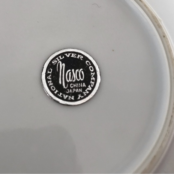 Vintage nasco silver luster ware leaf plates - set of 4 - Picture 4 of 7